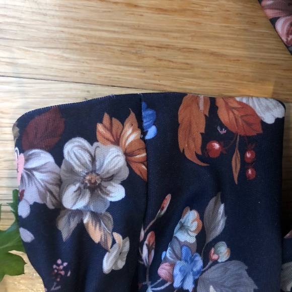 Vintage 70s pleated floral dress - Picture 4 of 7